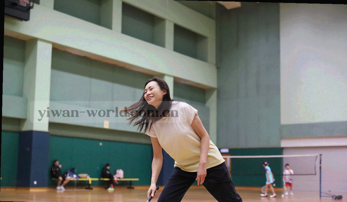 三个环形模块相互连接的抽象结构图，分别代表档案编辑、装配置测试与玩家运营的分工协作